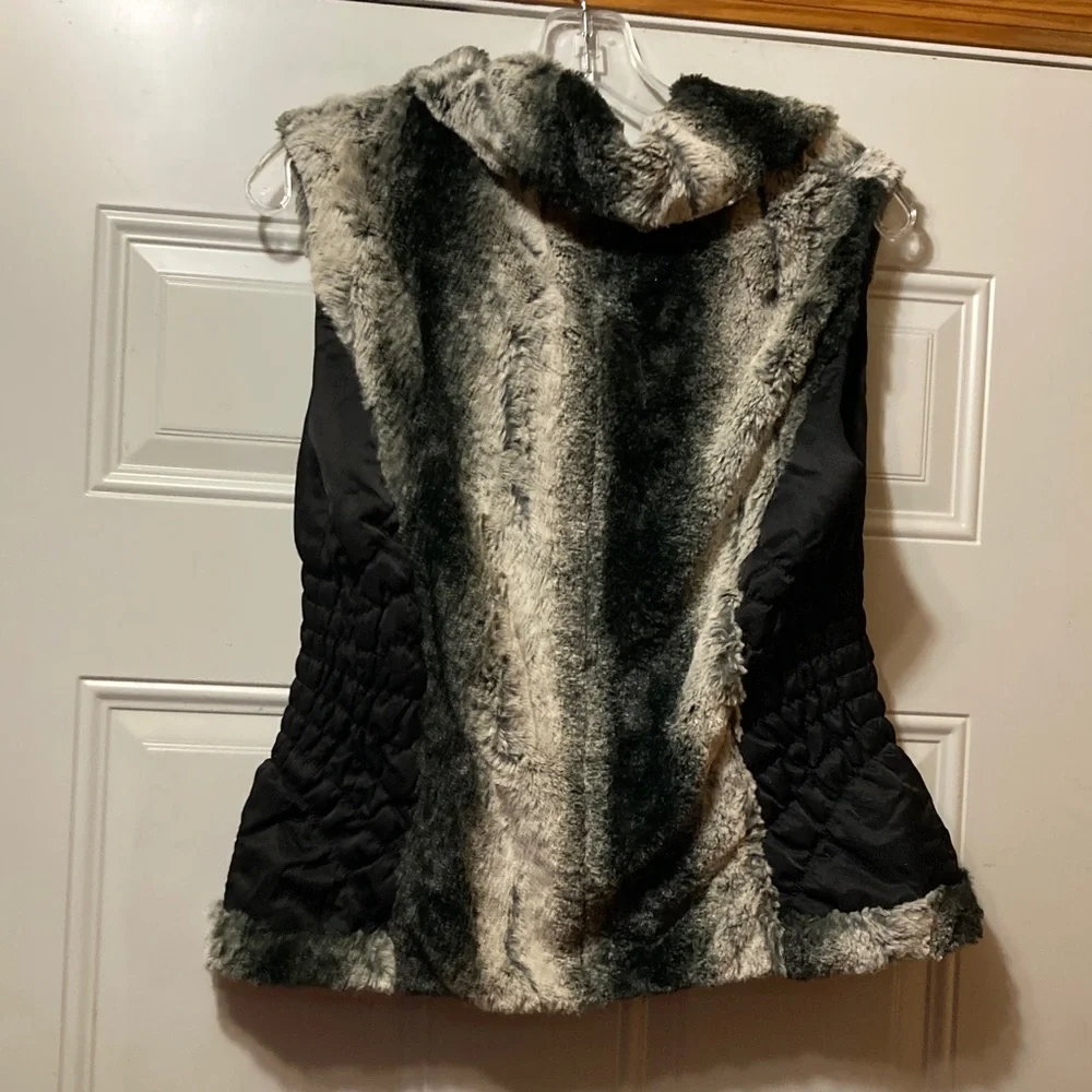 Montanaco Women's Black and Gray Faux‎ Fur Vest M